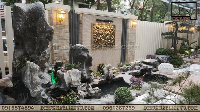 Kh&ocirc;ng gian s&acirc;n vườn thơ mộng, độc đ&aacute;o với c&acirc;y xanh v&agrave; tiểu cảnh